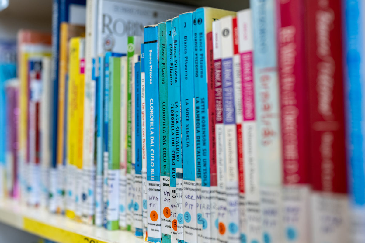Spazio accogliente della biblioteca